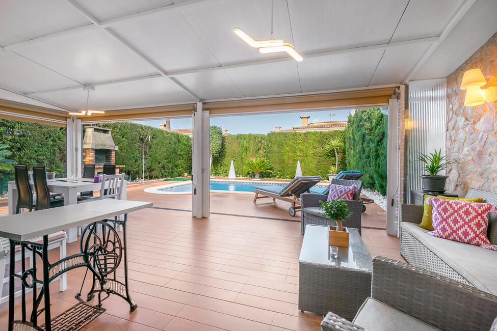Gepflegte Doppelhaushälfte mit Pool und Dachterrasse in Puig de Ros