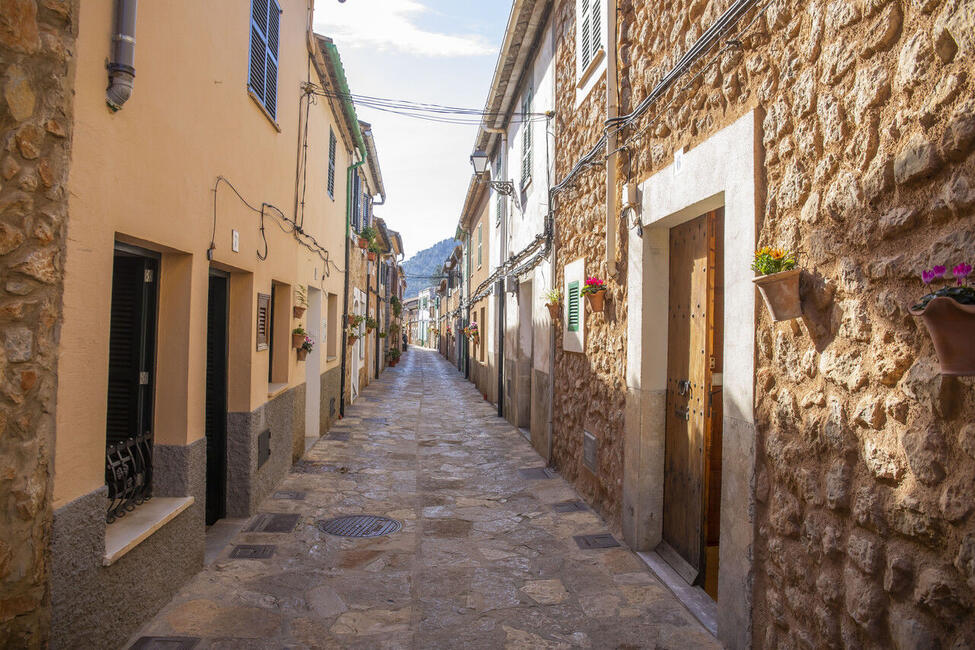 Atractiva casa adosada con piscina comunitaria en Esporles