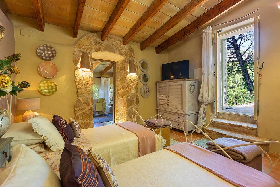Schöne Finca mit Pool und mediterranem Garten in S’Arraco