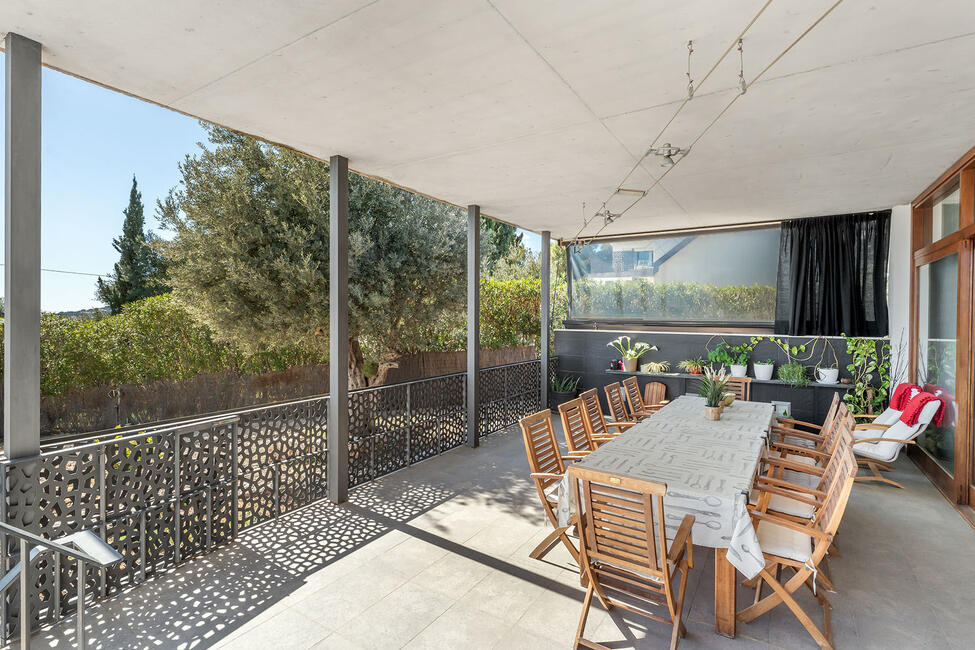 Schöne Villa in fantastischer Lage mit Meerblick und Pool in Genova
