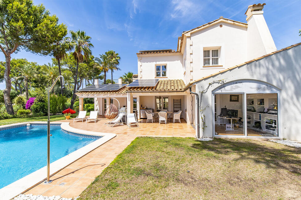 Sonnige Villa mit herrlichem Garten und Pool in Santa Ponsa