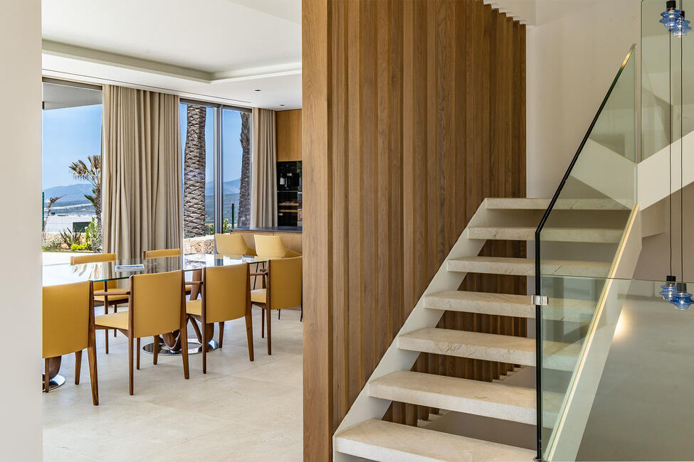 Luxus Neubau-Villa mit Innen- und Aussenpool in Son Gual