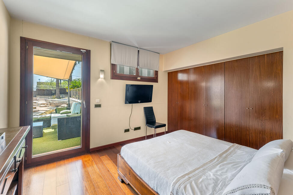Schöne Villa in fantastischer Lage mit Meerblick und Pool in Genova