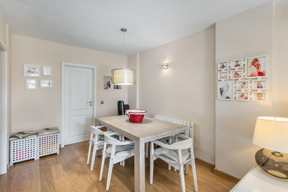 Hübsches Erdgeschoss-Apartment mit Garten- und Poolblick in Portals Nous
