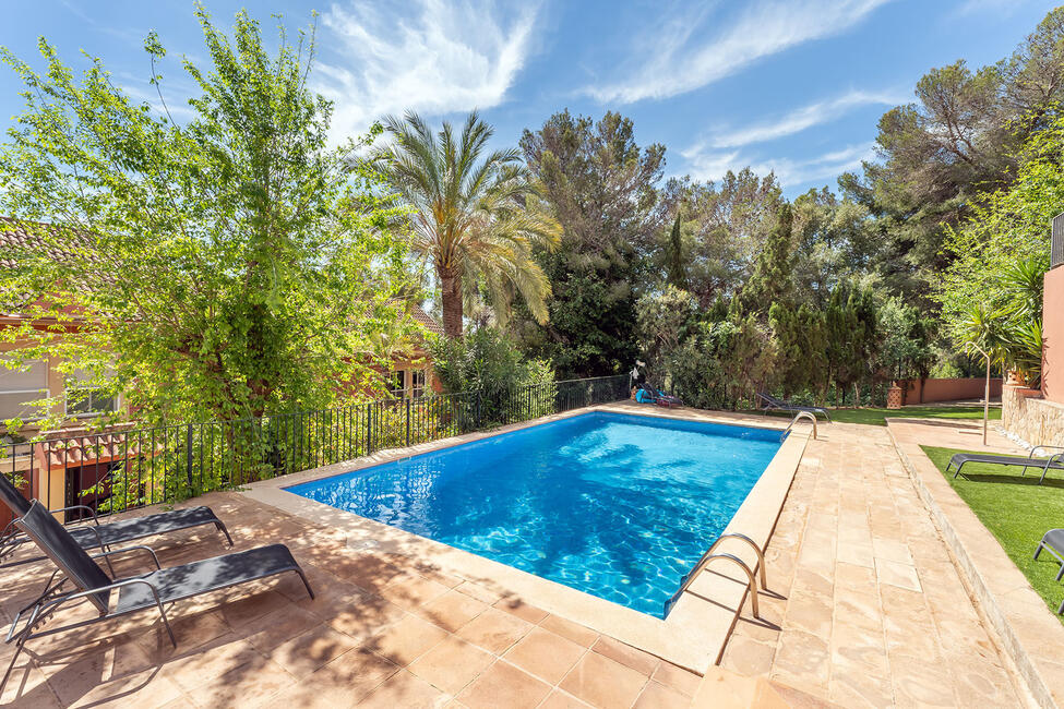 Modern townhouse with sea views and communal pool in Cas Catala