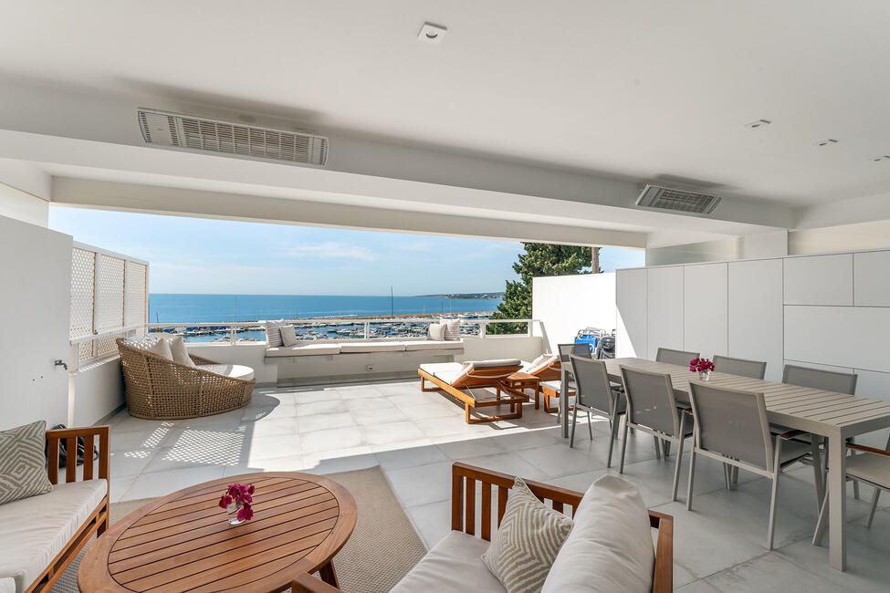 Fantastic apartment with sea views near the beach in Portals Nous