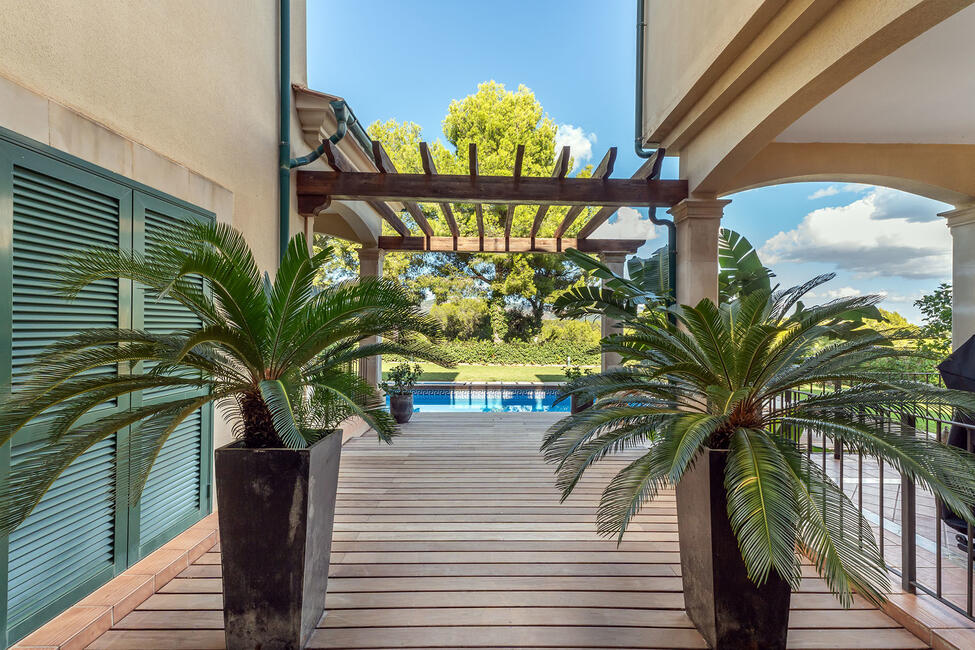 Charmante Villa mit Pool und Teilmeerblick in Strandnähe in Cala Vinyas