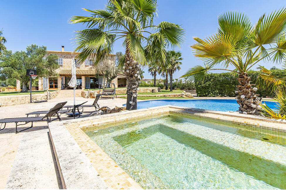 Grossartige Finca mit Pool und Ferienvermietungslizenz in Santanyi