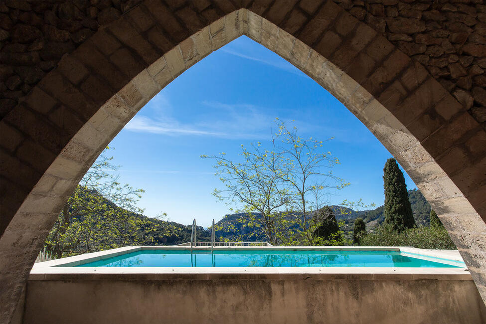 Manor house with vacation license, pool and tennis court in Valldemossa