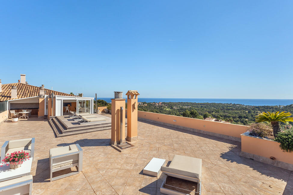 Fantastic penthouse with sea views close to the golf course in Bendinat