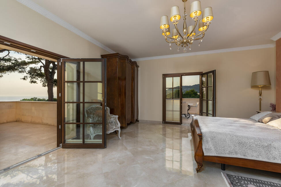 Luxuriöse Villa mit Pool, Meer- und Bergblick, in Strandnähe in Paguera
