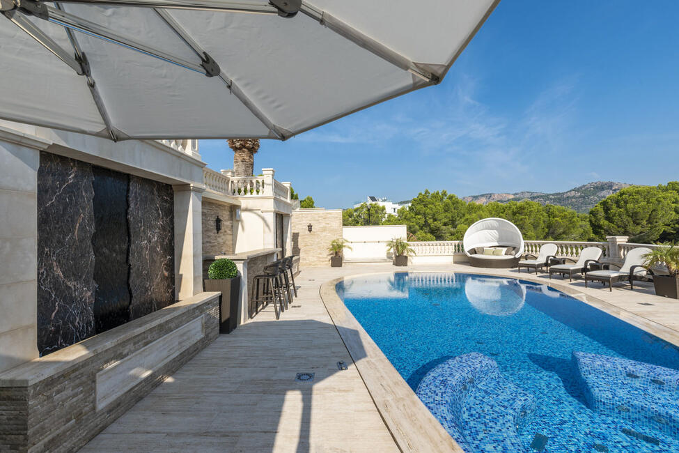 Luxuriöse Villa mit Pool, Meer- und Bergblick, in Strandnähe in Paguera
