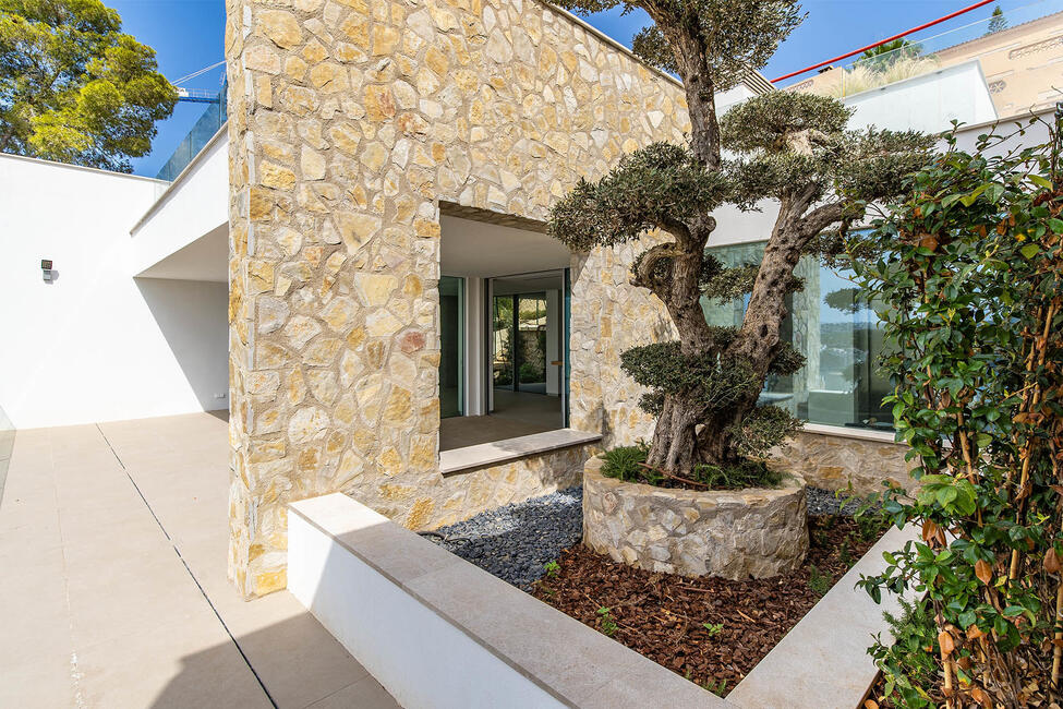 Luxuriöse Neubau-Villa mit Pool und Meerblick in Santa Ponsa
