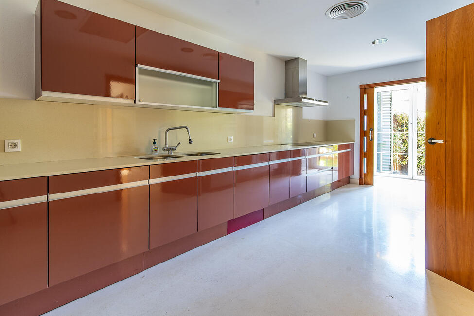 Garden apartment on the golf course with communal pool in Son Vida