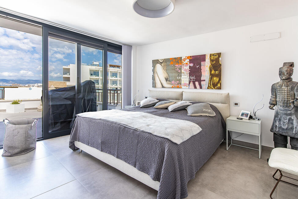 Luxurious penthouse on the seafront with parking space in Playa de Palma