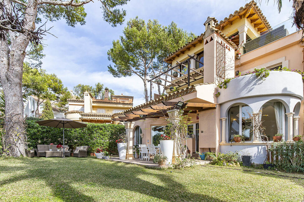 Charmante Villa mit Meerweitsicht in exklusiver Anlage mit Meerzugang in Santa Ponsa