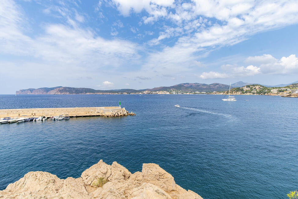 Attraktives Apartment mit Gemeinschaftspool in 1. Meereslinie von Santa Ponsa