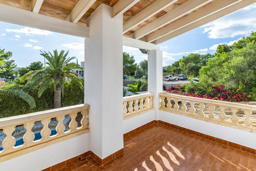 Mediterrane, renovierungsbedürftige Villa mit Pool, in Strandnähe in Palmanova