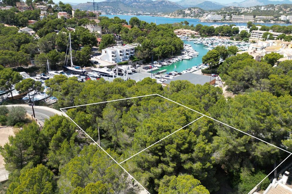 Attractive Plot with views of the harbor in Santa Ponsa