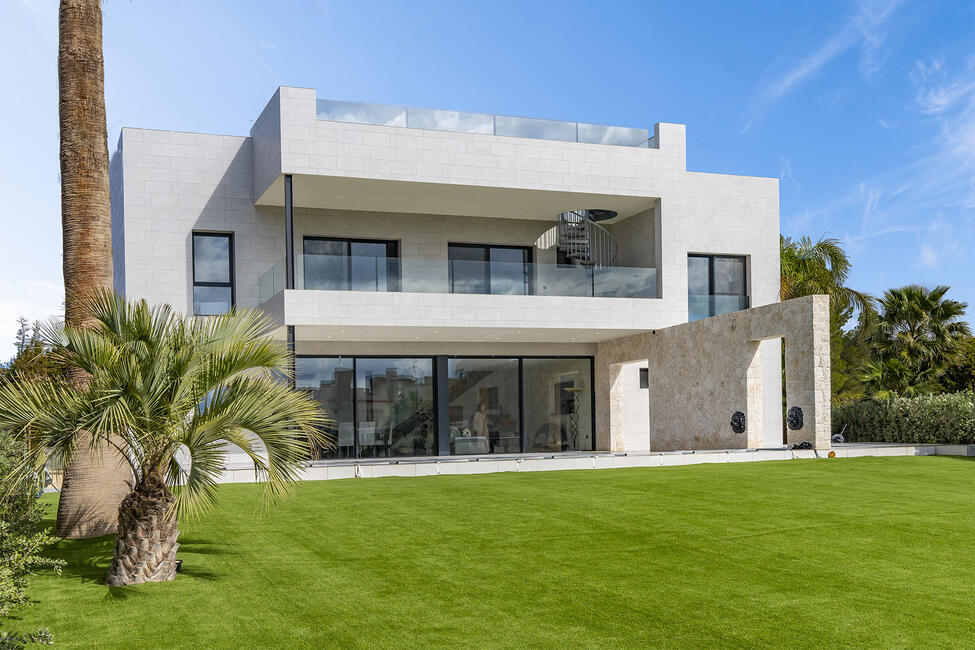 Sensational villa in 1st sea line in Puig de Ros