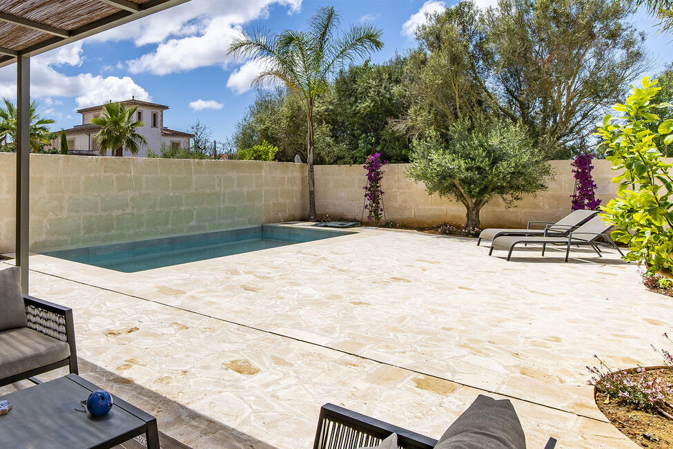 Atractiva casa adosada de nueva construcción con piscina en Ses Salines