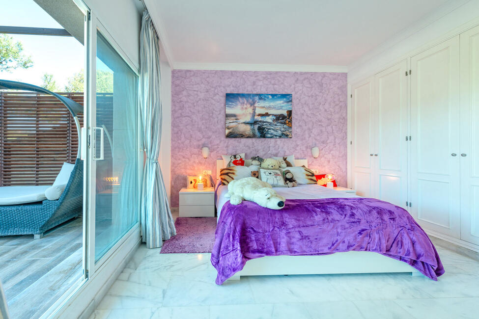 Charmante Villa mit Meerweitsicht in exklusiver Anlage mit Meerzugang in Santa Ponsa