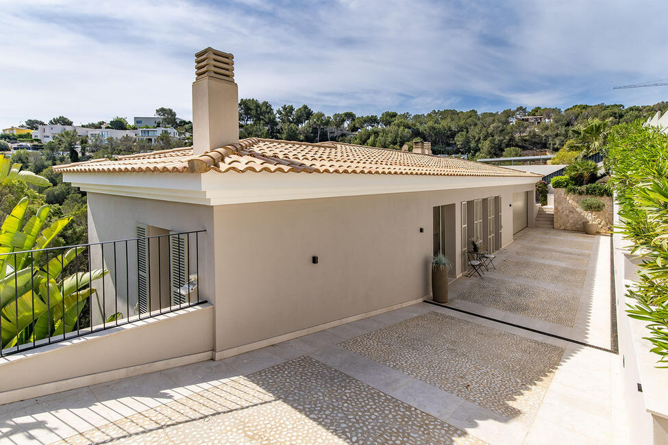 Luxuriöse und lichtdurchflutete Villa in Costa d’en Blanes
