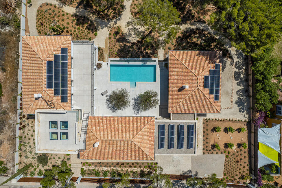 Hübsche Neubau-Villa mit Pool und Teilmeerblick in Sol de Mallorca