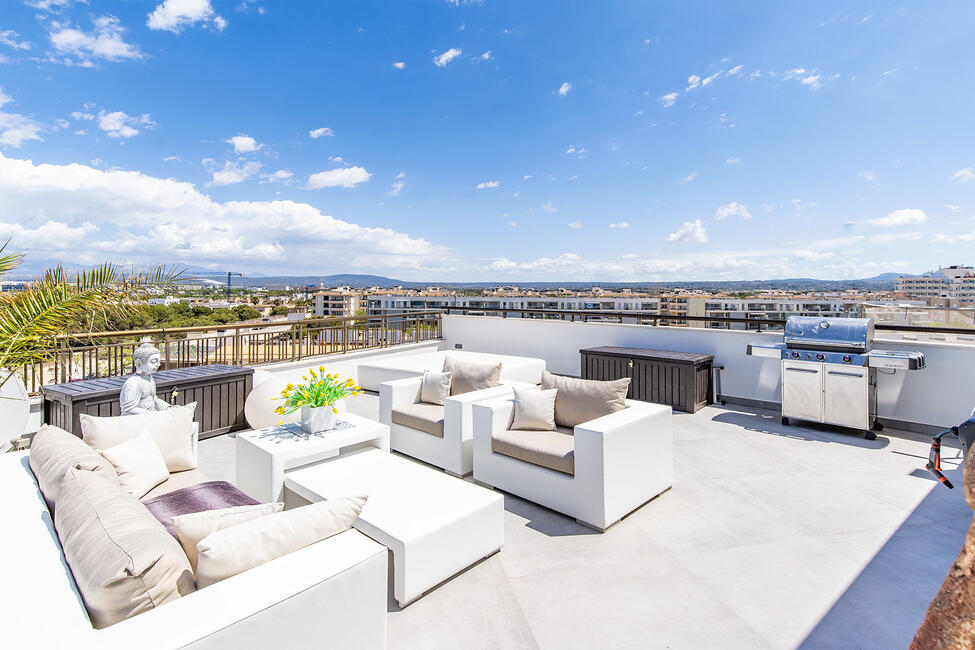 Luxurious penthouse on the seafront with parking space in Playa de Palma