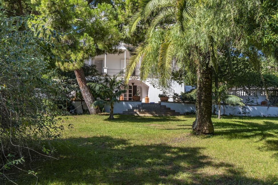 Casa señorial reformada con vistas al mar y piscina a los pies del Castillo de Bellver en Palma