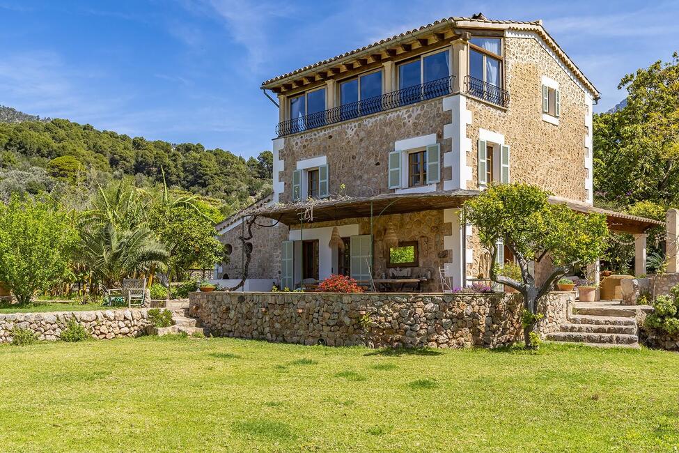 Charming finca with guest house and mountain views near Sóller