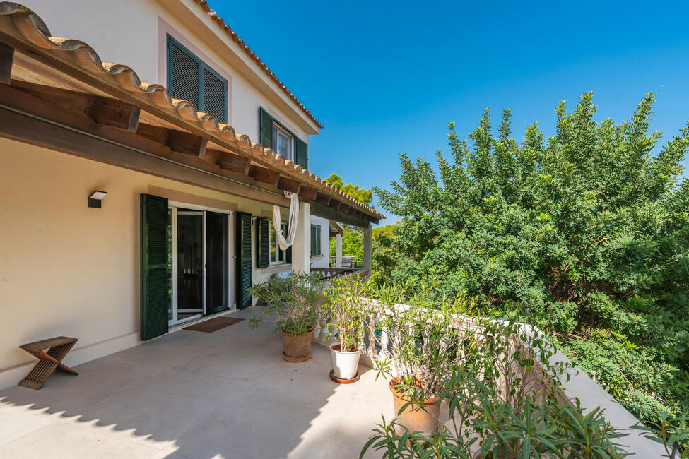 Mediterrane Villa mit Pool, Teilmeerblick und Gästeapartment in Genova
