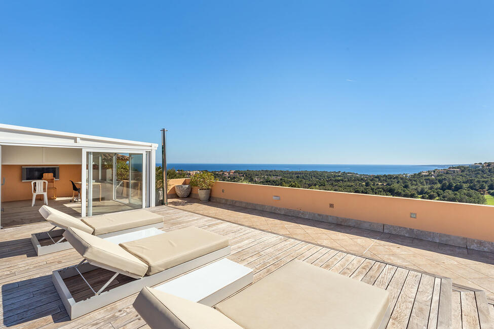 Fantastic penthouse with sea views close to the golf course in Bendinat