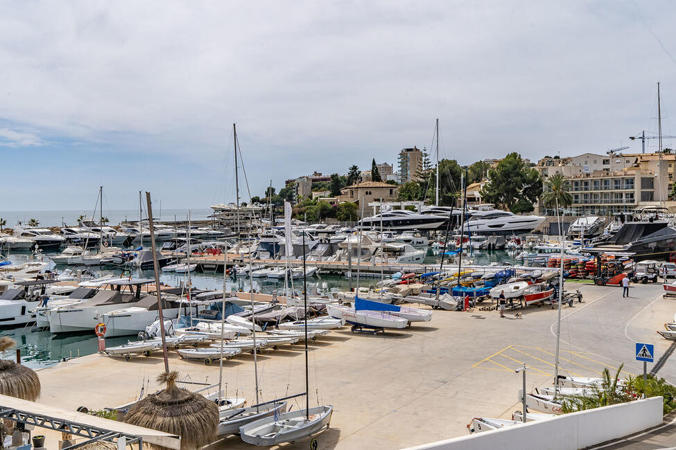 Planta baja bien cuidada con jardín privado y piscina comunitaria en Cas Catalá