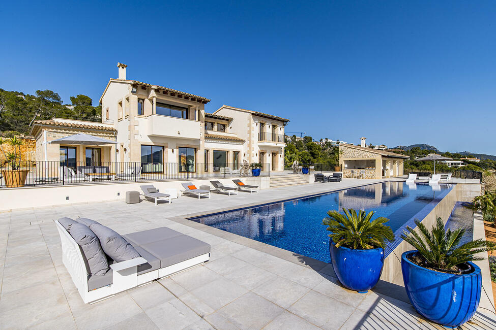 Spectacular finca with sensational sea and mountain views in Puerto Andratx