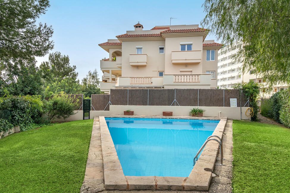 Luxuriously renovated garden apartment with communal pool in Portals Nous