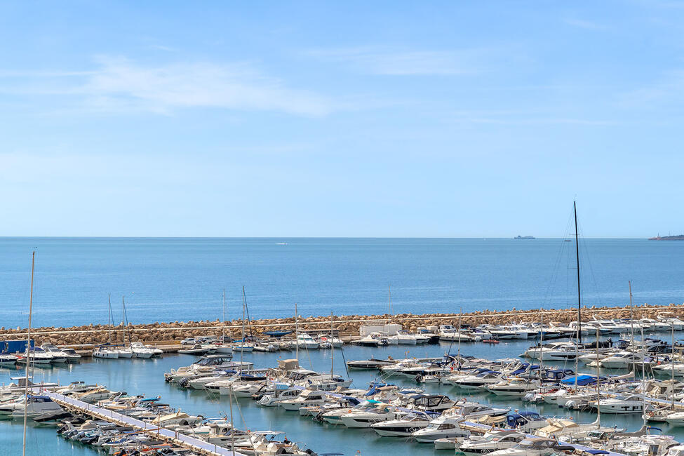 Fantástico piso con vistas al mar cerca de la playa en Portals Nous