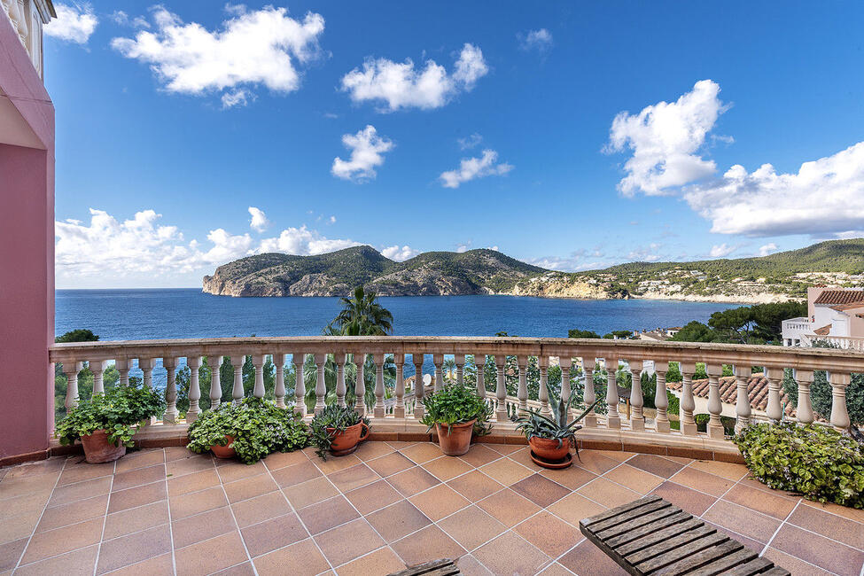 Traditionelle Meerblick-Villa mit Pool in Camp de Mar