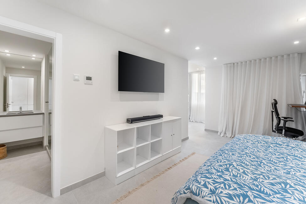Luxuriously renovated garden apartment with communal pool in Portals Nous