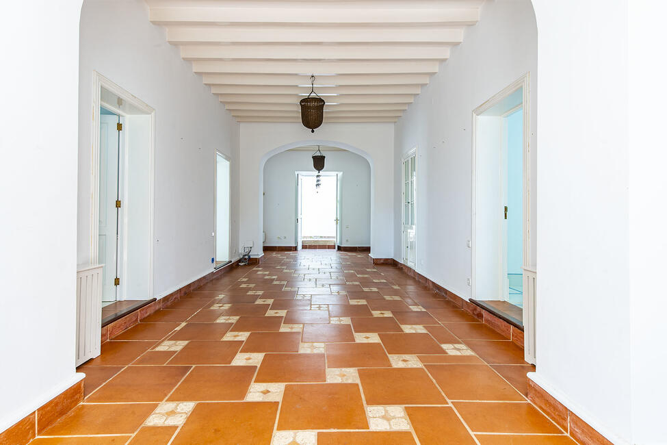 Casa señorial reformada con vistas al mar y piscina a los pies del Castillo de Bellver en Palma