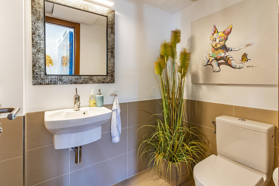 Herausragendes Erdgeschoss-Apartment mit wunderschönem Privatgarten in Camp de Mar