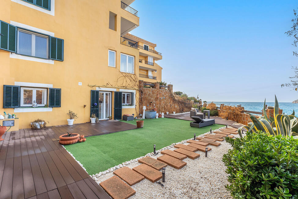 Fabulous ground floor apartment in 1st sea line in Santa Ponsa
