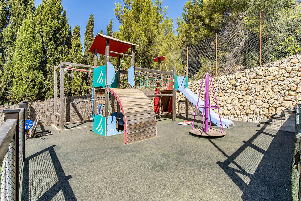 Sonnige und energiesparende Familienvilla mit Pool und Garage in Calvia