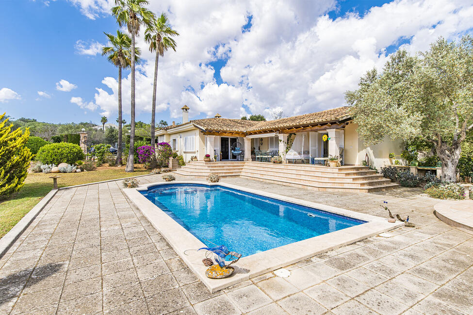 Villa im mallorquinischen Stil mit Pool und Meerblick in Pòrtol