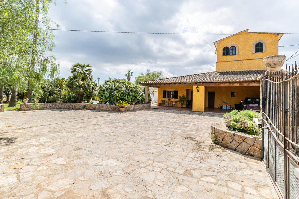 Renovated finca with salt water pool in Santa Maria del Cami