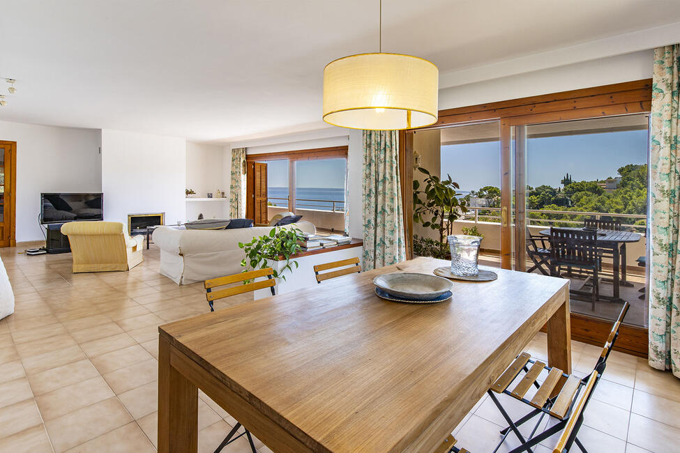 Tolles Apartment mit herrlichem Meerblick und Gemeinschaftspool in Cas Catalá