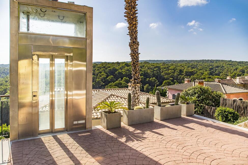 Precioso chalet con vistas al mar y ascensor en Sol de Mallorca