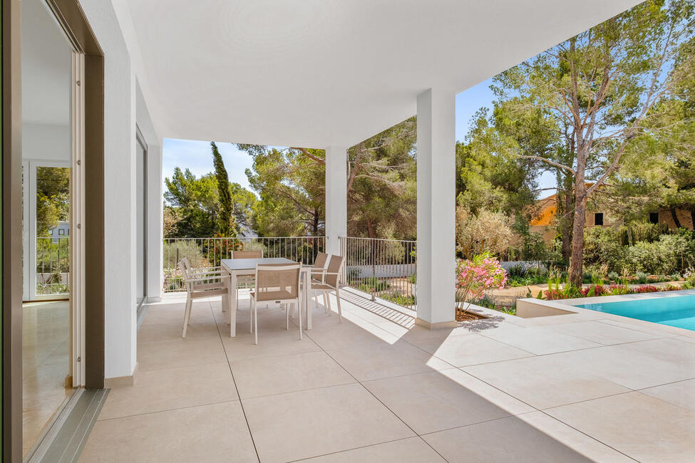 Hübsche Neubau-Villa mit Pool und Teilmeerblick in Sol de Mallorca