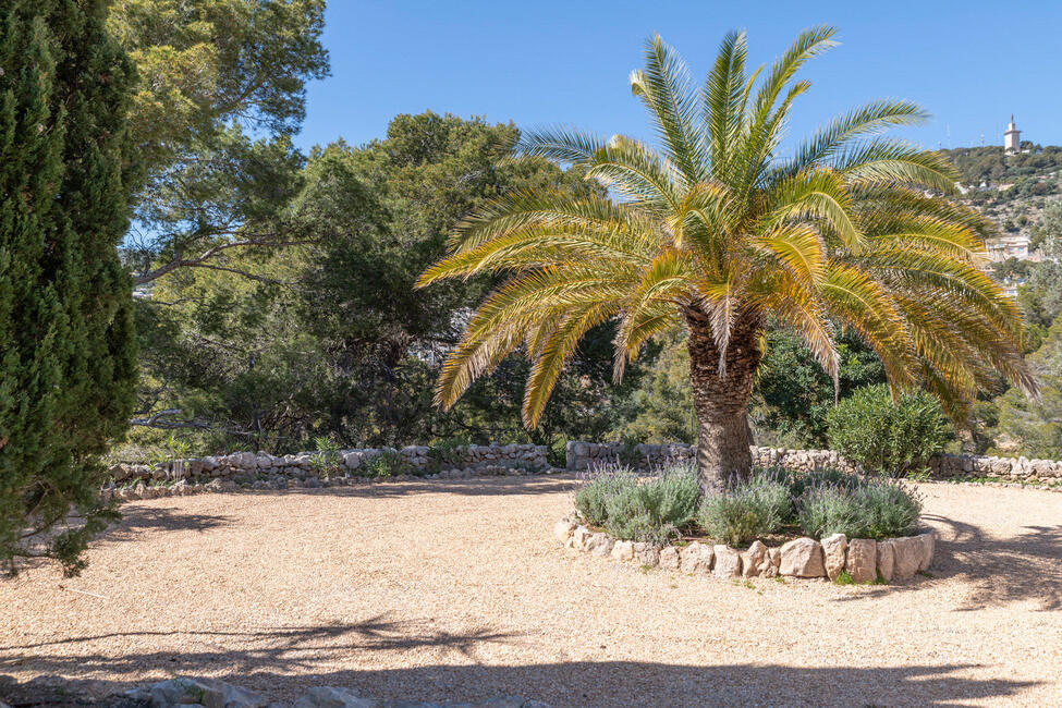 Preciosa casa señorial con piscina rodeada de exuberante naturaleza en Génova