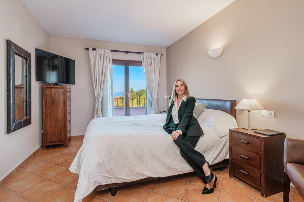 Mediterrane Villa mit Pool und Meerblick in Sa Torre